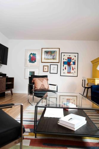 TV a/nebo společenská místnost v ubytování Lalaland Bungalow