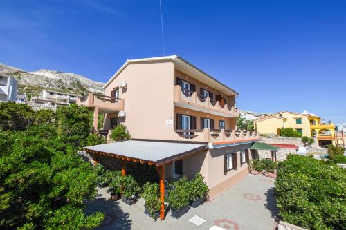 Apartments with parking space Pag - 6316