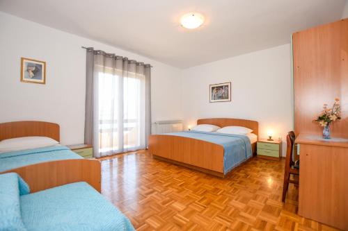 Apartments with parking space Pag - 6316
