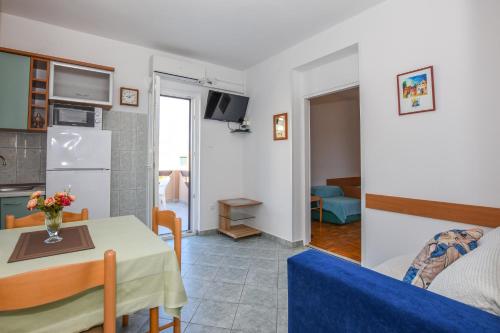 Apartments with parking space Pag - 6316