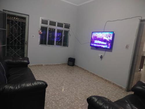 Μια τηλεόραση ή/και κέντρο ψυχαγωγίας στο HOSTEL MEIRE pernoite