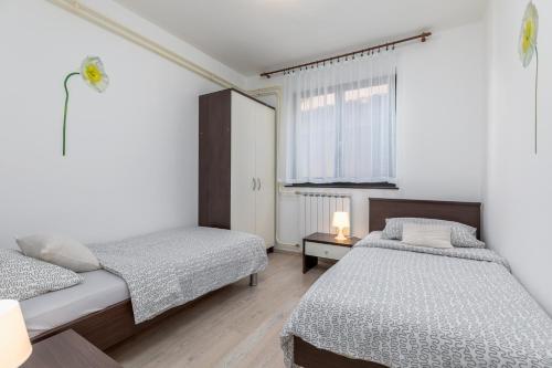 Apartments for families with children Valbandon, Fazana - 7239
