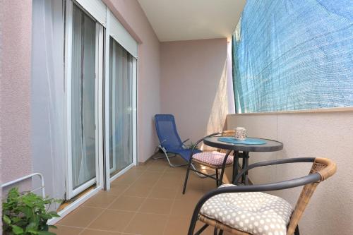 Apartments with hot tub Kastel Kambelovac, Kastela - 15885