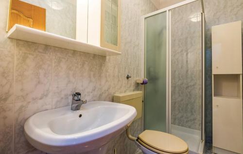 Apartments with parking space Novi Vinodolski - 15946