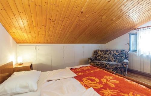 Apartments with parking space Novi Vinodolski - 15946