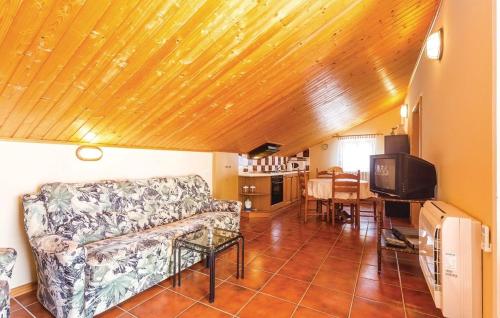 Apartments with parking space Novi Vinodolski - 15946