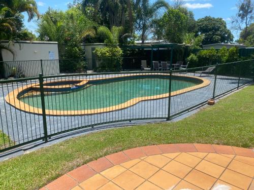 a fence around a swimming pool in a yard at McNevins Maryborough Motel in Maryborough