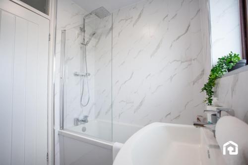 Koupelna v ubytování The Lampton - Modern - Gibside - Smart Tv - Wifi