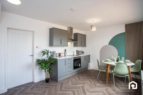 Kuchyň nebo kuchyňský kout v ubytování The Lampton - Modern - Gibside - Smart Tv - Wifi