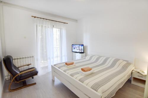 Apartments with parking space Umag - 22622