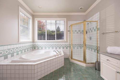 Ένα μπάνιο στο Prime Richmond Stay 10 min to YVR & Steveston