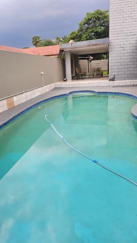 Bazén v ubytování MP Stop Guest House nebo v jeho okolí