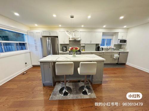 Η κουζίνα ή μικρή κουζίνα στο Quiet Queen Bedroom near Finch Birchmunt