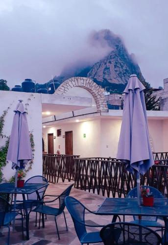 Nespecifikovaný výhled na hory nebo výhled na hory při pohledu z penzionu