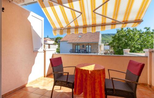 a patio with a table and chairs on a balcony at Apartments and Rooms Dobrila in Jelsa