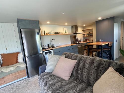 Køkken eller tekøkken på Private central Nelson apartment