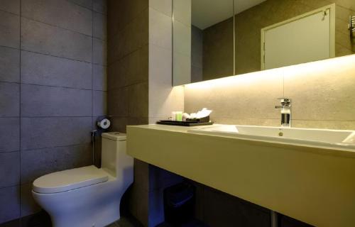 Koupelna v ubytování Beachfront Sea View Luxury Private Beach Suites