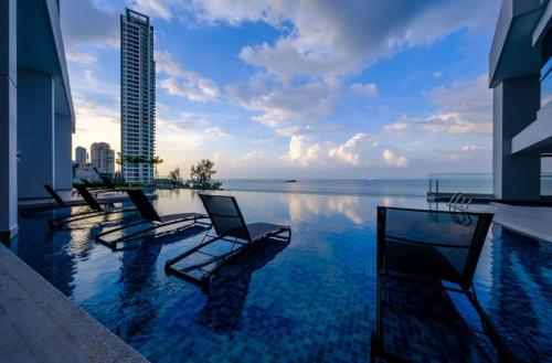 Fotografie z fotogalerie ubytování Beachfront Sea View Luxury Private Beach Suites v destinaci Tanjong Tokong