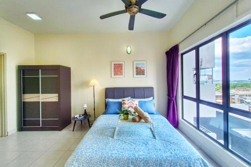 En eller flere senge i et værelse på Setiawalk Puchong