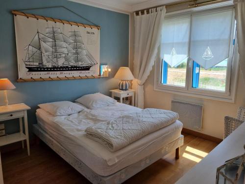 Postel nebo postele na pokoji v ubytování Maison de charme avec Internet, animaux admis, 8 pers, 4 ch, Damgan - FR-1-775-40