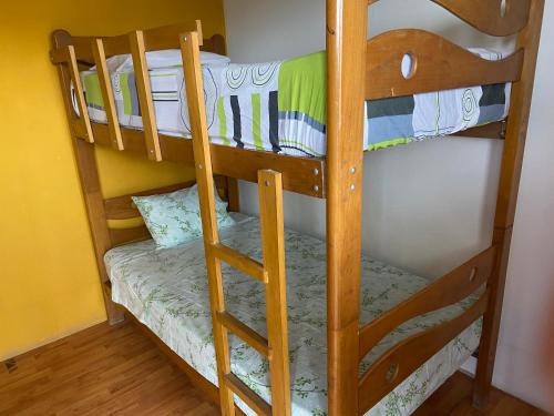 Palanda nebo palandy na pokoji v ubytování Villa Alfonso - Casa playa con piscina temperada