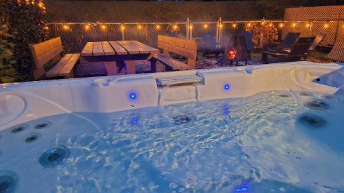 Bazén v ubytování Maison du Village - Nature Beach Bike & Village nebo v jeho okolí