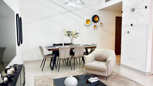 a dining room with a table and chairs at Enjoy a Modern and Trendy apartment in the Heart of Dubai in Dubai