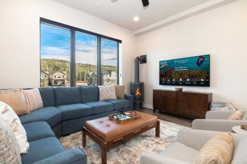 Гостиная зона в Lofty Landing