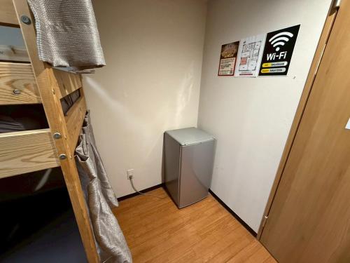 a room with a bunk bed with a trash can at Male-only dormitory Tokyo House INN in Tokyo