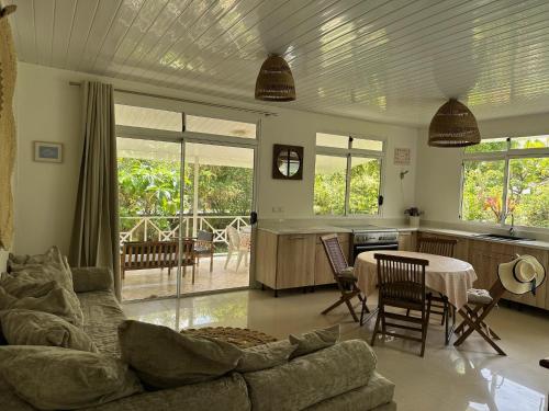 Χώρος καθιστικού στο Vairani Lodge