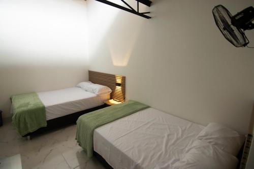 Ένα ή περισσότερα κρεβάτια σε δωμάτιο στο Medellin La 70 - Laureles