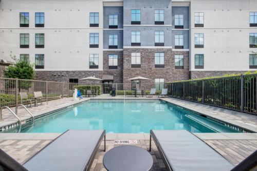 Bazén v ubytování Homewood Suites By Hilton Houston Memorial nebo v jeho okolí