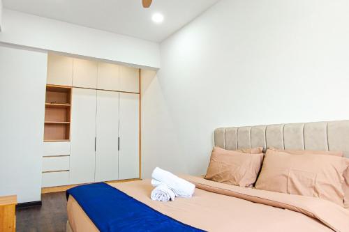 a bedroom with a bed and a closet at Balcony Breeze at Ara Residence Nilai by HCK in Nilai