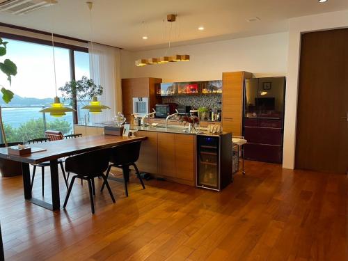 Kuchyň nebo kuchyňský kout v ubytování The House of Ocean