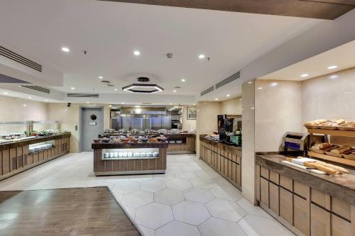 Ramada by Wyndham Istanbul Old City — Restaurant/places to eat