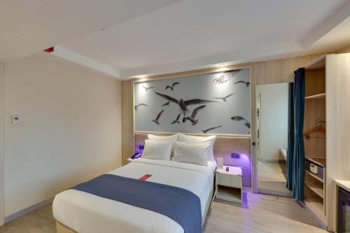 Ramada by Wyndham Istanbul Old City — Photo of the whole room