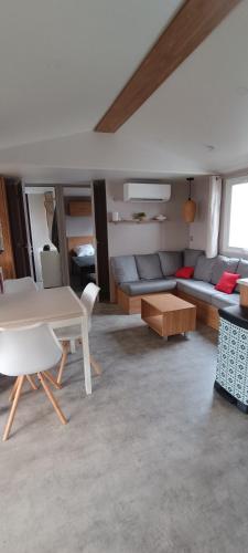 Χώρος καθιστικού στο Mobil home chez Thierry et Véro