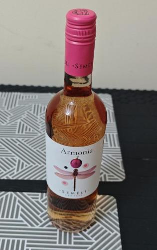 een fles alcohol op een tafel bij Artemis Home Alexandroupolis Spa and Relax in Alexandroupoli