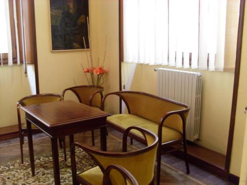Posezení v ubytování Albergo Corona