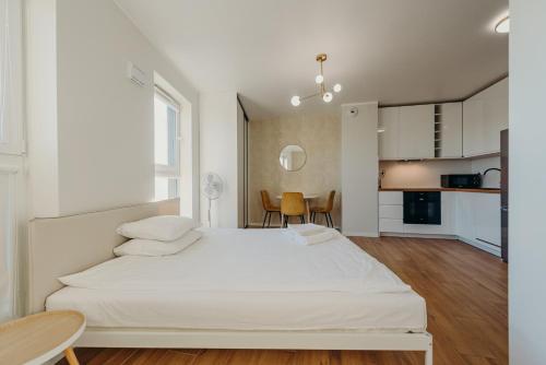 Postel nebo postele na pokoji v ubytování Apartamenty Dominikańska