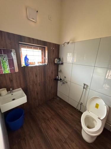 Koupelna v ubytování Gilgal House