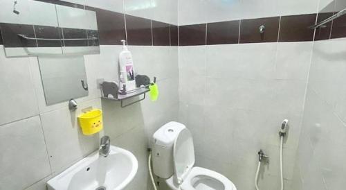 Koupelna v ubytování OYO HOME 90646 Casaria Paka Homestay