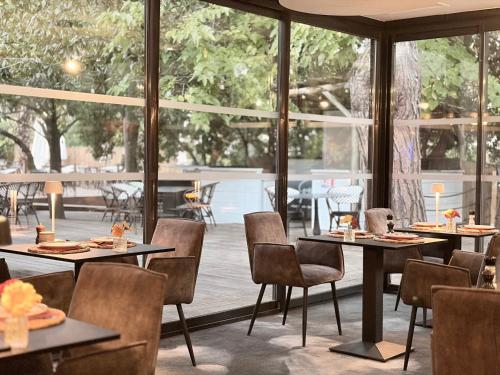 Un restaurante u otro lugar para comer en Le Prose Hôtel