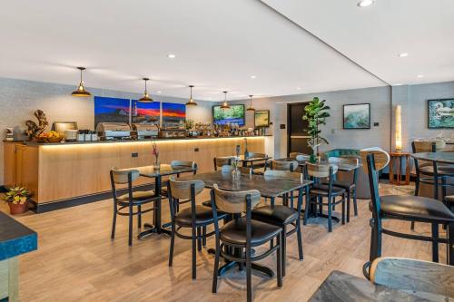 Et opholdsområde på Maine Evergreen Hotel, an Ascend Collection Hotel