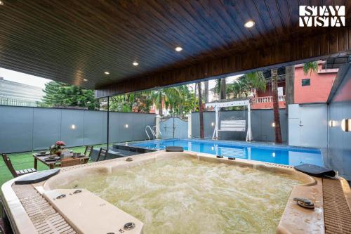 Πισίνα στο ή κοντά στο Sammaya by VEO - Part of StayVista