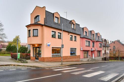 Το κτήριο όπου στεγάζεται  το διαμέρισμα