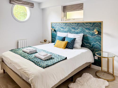 Ένα ή περισσότερα κρεβάτια σε δωμάτιο στο Golden Paradise - Paris 25min