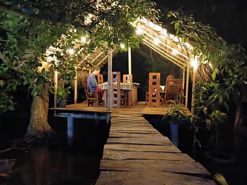 Un jardín fuera de Lake View Eco Lodge