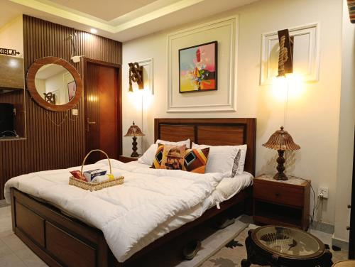 Postel nebo postele na pokoji v ubytování Montana Lodges Murree