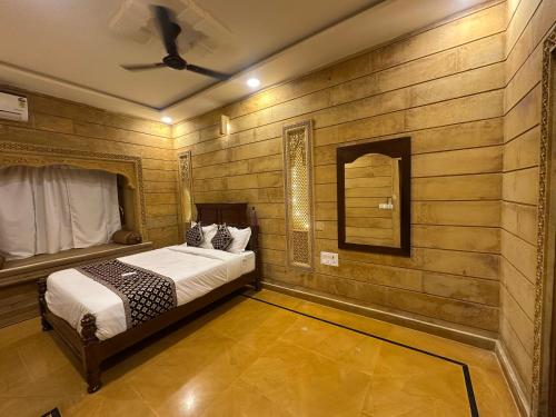 Ένα ή περισσότερα κρεβάτια σε δωμάτιο στο Hotel Golden Pleasant